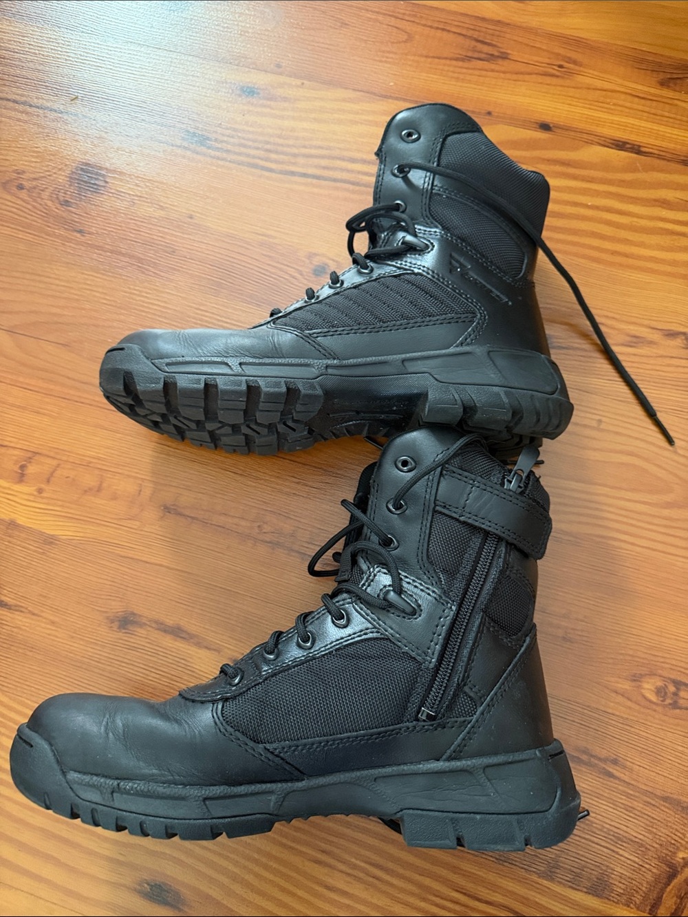 Black Tactical Boots - Durable Lace-Up Design - Picture 3 of 7